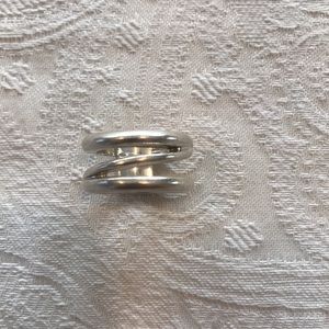 Tiffany Le Circle Zig Zag Ring